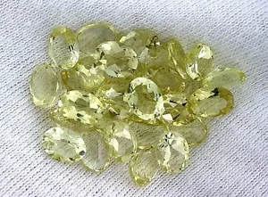 Ein ovaler natürlicher brasilianischer Zitronen-Citrin Edelstein 8 x 6 mm 8 mm x 6 mm ES3113 - Bild 1 von 1