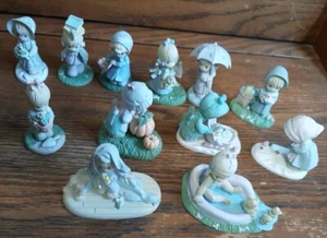 Juego Completo De 12 Estatuillas ENESCO Calendario Momentos Preciosos Serie Niñas, 2" - Imagen 1 de 16