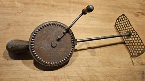 ANTIQUE PRIMITIVE EGG BEATER 19TH C PADDLE BLADE WHIP MECHANICAL WORKS UNUSUAL - Picture 1 of 12