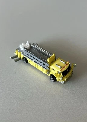 Micro Machines Camion Vigili Del Fuoco Giallo Fire Truck Pompieri SENZA SCALA - Immagine 1 di 4