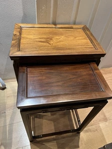 Set aus zwei chinesischen Palisandertischen aus dem 19. Jahrhundert im Stil der Ming-Dynastie - Bild 1 von 12