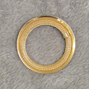 Vintage signierte Kramer of New York goldfarbene Brosche offener Kreis Netzkranz  - Bild 1 von 7