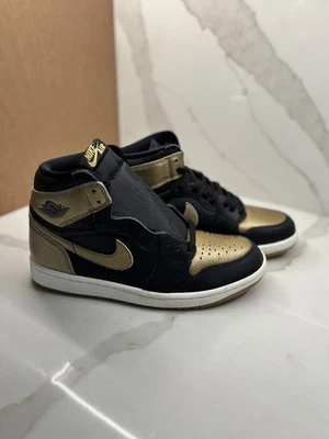 Air Jordan 1 ретро высоты OG черный металлик золото, размер 8 - Изображение 1 из 4