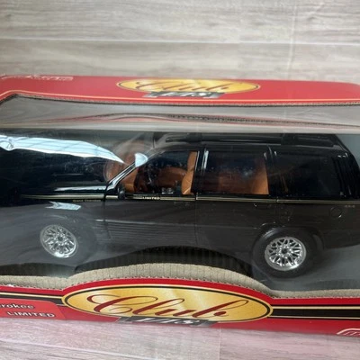 Majorette Club Jeep Grand Cherokee Limited black 1:18 Scale Diecast Model  - Image 1 of 4