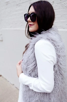 Chaleco de piel gris claro Foto 1 de 4