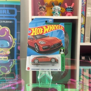 Hot Wheels Porsche Panamera Turbo S E-Hybrid Sport Turismo HW Green Speed 2/10 - Picture 1 of 1