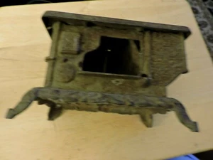 VINTAGE CAST IRON CHILD'S STOVE ( 7.25 X 5.5 X 5 INCHES ) 4 BURNER - Picture 1 of 11
