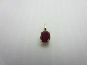 Colgante Solitaire De Rubí De 0.62 Ct En Oro Amarillo De 14K Pequeño - Imagen 1 de 11