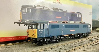 Hornby R3751 Class 87 87002 Caledonian Sleeper Livery. DCC ready - Image 1 of 4