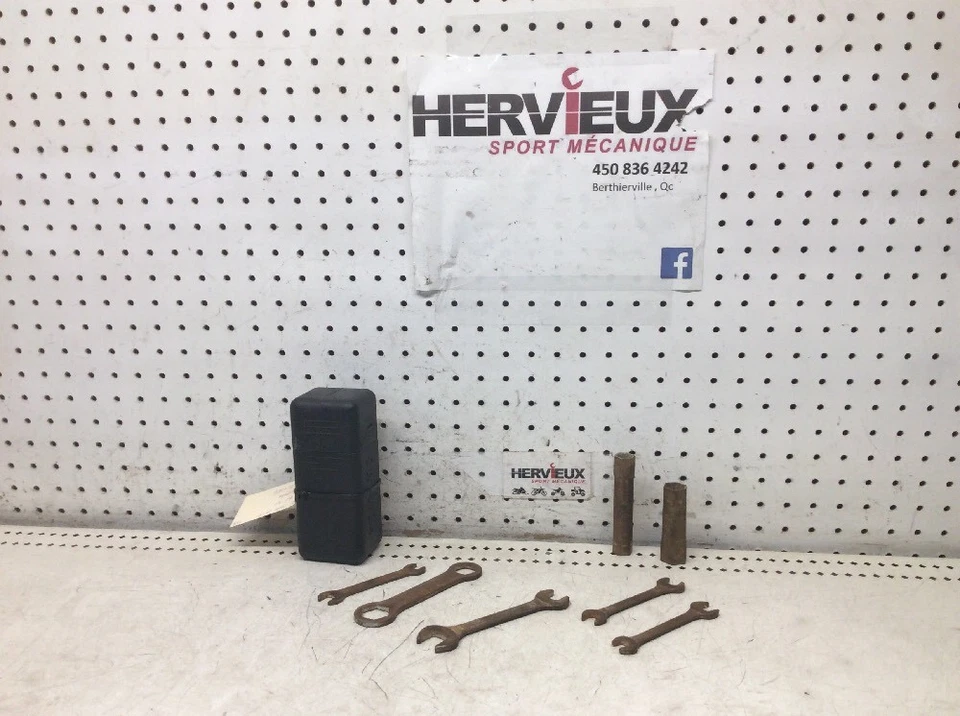 Yamaha Venture 700 1998-2002 Venture 600 1999-2006 Tool Kit 8041908 - Image 1 of 1