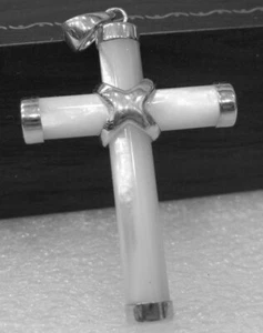 17.5" Peach White Cross Pendant Tahiti White Shell Mother of Pearl Necklace - Picture 1 of 1