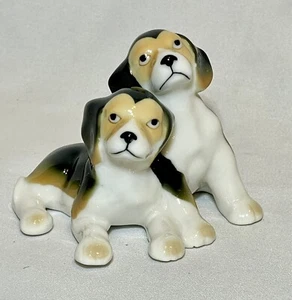Pair of Beagles Figurine Porcelain Unbranded Adorable Approx 2.5” x 3” Glossy - Picture 1 of 6