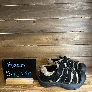 Nuevos zapatos para exteriores Keen Newport negros de gamuza con adornos de piel talla 13 C para niños pequeños - Imagen 1 de 7