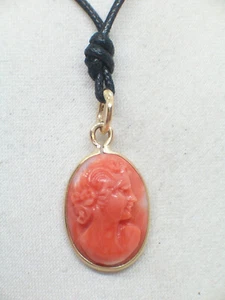 Colgante de Oro Amarillo 18KT (750) Con Camafeo En Coral Rojo Natural - Imagen 1 de 8