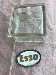 Vintage Esso Gas & Öl Glas Block Bank plus Gas Tank Badge Emblem 1939 Ära Paar - Bild 1 von 6