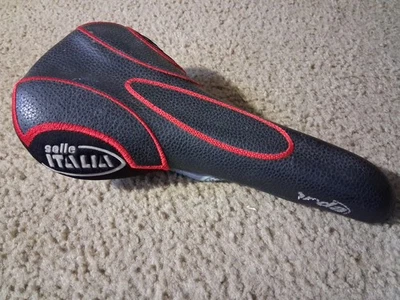 Asiento Selle Italia Onda muy bonito estado vintage acabado negro/rojo Foto 1 de 4