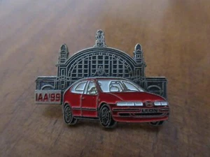 SEAT Leon Pin IAA Frankfurt Hauptbahnhof Eisenbahn 1999 VW Volkswagen Pin 5/99 - Picture 1 of 2