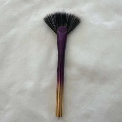 Tarte Fan Brush - Image 1 of 4