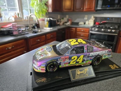 ACTION NASCAR Jeff Gordon #24 DuPont Looney Tunes 1:24 Diecast Stock Car 2001 - Image 1 of 4