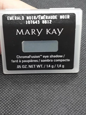 Mary Kay ChromaFusion Eye Color Eye Shadow Emerald, 0.05 oz/1.4g - Image 1 of 3