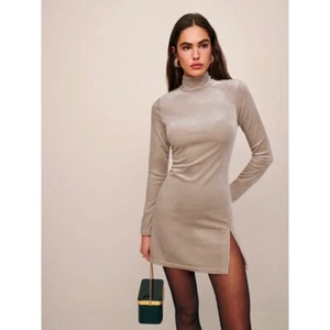 Neu mit Etikett!! REFORMATION Waage Strick Kleid Campagne Samt Einfarbig Mini Party Medium - Bild 1 von 14