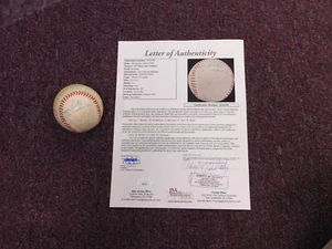 1971 New York Yankees Thurmon Munson plus other  Team Signed Baseball JSA Cert - Picture 1 of 10
