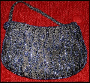 SCHWERE PERLEN BESTICKT MIT PERLENRIEMEN SATIN HANDTASCHE/ABENDBÖRSE AUS INDIEN! - Bild 1 von 4