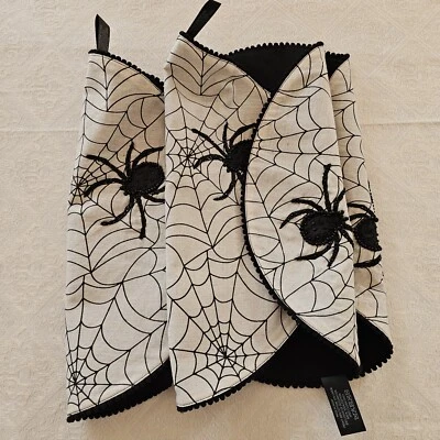 Max Studio Halloween Round Fabric Placemat Bead Beads Spiders Gothic Party Decor - Image 1 of 4