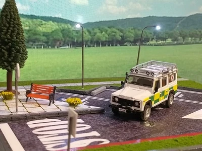 1:64 Diecast Lighted  Parking Lot Detailed Diorama - Image 1 of 4