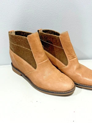 Hush Puppies Women's US 7M Chelsea Boots Tan Woven Wool Pull On Ankle Boots - Image 1 of 4