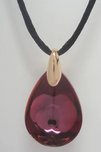 NEU $565 Baccarat Psydelic Rubin Kristall kleiner Anhänger 18K Gold schwarze Kordel - Bild 1 von 9