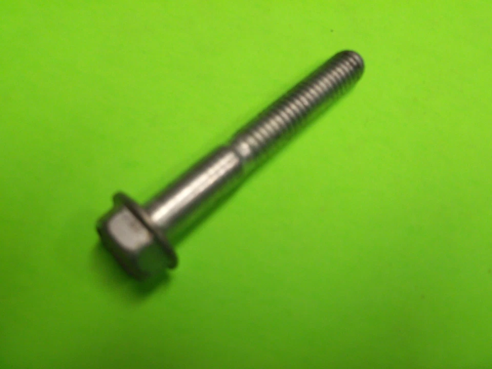 Briggs & Stratton 2 1/2" Cylinder Head Bolt 690360 Genuine Part B157 - Image 1 of 1