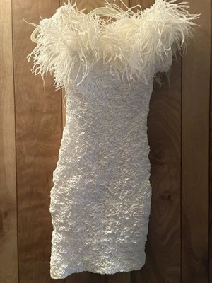 Betsy & Adam White Feathered Fitted Dress  Sz 3  Party Feathers Retro Vintage - Image 1 of 4