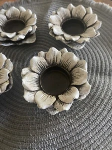 White Resin Flower Tea Light Candle Holder’s-Set Of 4 New In Box - Picture 1 of 5