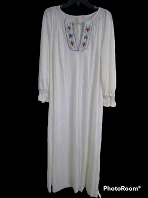 Camisón largo vintage satinado boho bordado calado grande Foto 1 de 4