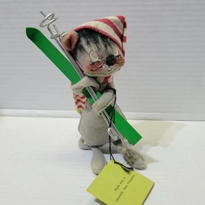 Vintage 1970s ANNALEE Mobilitee Mouse with Skis & Poles - 6.5in Tall, Bendable - Picture 1 of 8