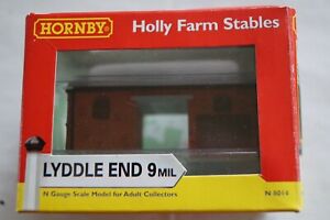 Mint 5*** Hornby N 8014 Lyddle End Holly Farm Stables with Original Box