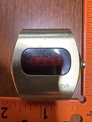 Reloj Hombre Oro Base Metal 1975 Bulova Driver N5 Digital Cuarzo LED 10KGF Foto 1 de 4
