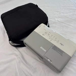 Epson PowerLite EMP-S5 Portable 3LCD Projector w Carry bag And Remote - Picture 1 of 11