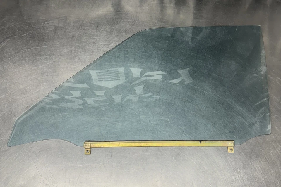 OEM Toyota 68112-12300 Vidrio de puerta delantera izquierda - 1980-1985 Corolla AE70 4-Door #1 Foto 1 de 1