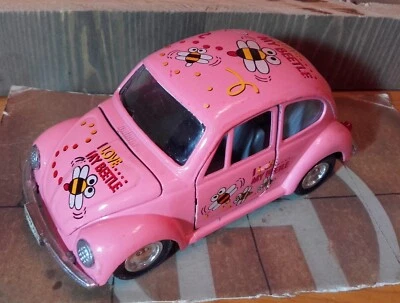VW BUG CLASSIC BEETLE ROSA "I LOVE MY BEETLE" SS5702 1967 MODELLO DA COLLEZIONE - Immagine 1 di 4