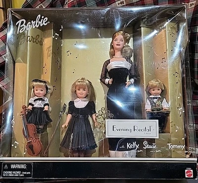 Barbie Noche Recital Regalo Set con Muñecas Kelly Stacie y Tommy 2000 Nuevo en Caja Foto 1 de 4