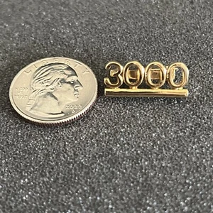 Gold Tone 3000 Three Thousand Employee Award Pin Pinback #44732 - Picture 1 of 2