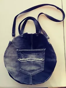 Upcycled Jeans Umhängetasche rund schwarz Denim - Handarbeit - Bild 1 von 3