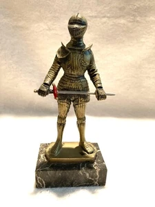 Depose Italy Ritter auf schwarzem Marmorständer mit Schwert 6 1/4" groß - Bild 1 von 5