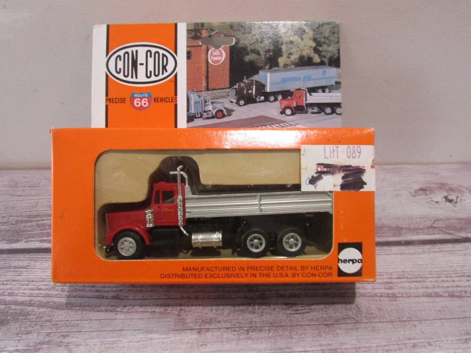 HO Scale Con-Cor 04-001024 Truck Dumper Terra HIGHWAY Truck - Image 1 of 2