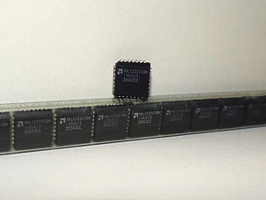 AMD 28 Pin M9202 PALCE22V10H-10JC/5 205K3CC Nuevo - Picture 1 of 1