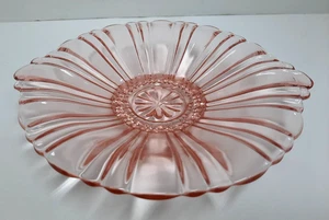 Tazón poco profundo de vidrio rosa de la depresión 'Old Café' 8" asas festoneadas acanaladas de colección - Imagen 1 de 6
