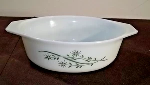 Vintage Pyrex 043 1.5 Qt Casserole Baking Dish Green Honeysuckle - Picture 1 of 1