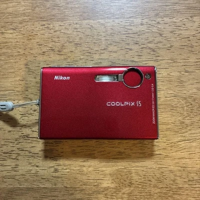 Nikon COOLPIX S5 Red 6.0MP Digital Camera Tested with Battery and Charging Cable - Image 1 of 4